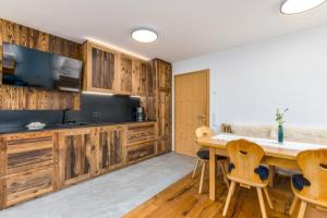A kitchen or kitchenette at Ferienwohnung Mair am Bach