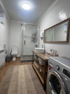 Ένα μπάνιο στο Guest house Karakol