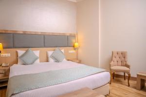 Voodi või voodid majutusasutuse Mari Suites Hotel toas
