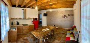 A kitchen or kitchenette at Agriturismo Tamellini
