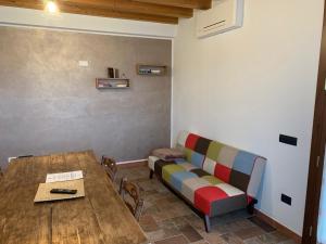 A seating area at Agriturismo Tamellini