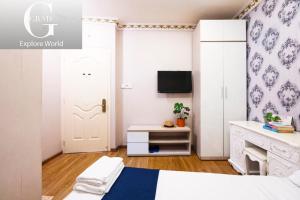 Postel nebo postele na pokoji v ubytování Crowne Hotel Bui Vien