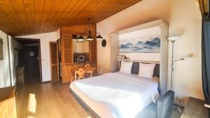 Ένα ή περισσότερα κρεβάτια σε δωμάτιο στο Studio les Granges - Vue montage et village, Centre la Clusaz - AravisTour