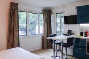 Photo de la galerie de l'établissement LUMINEUX Studio de 29m avec WIFI proche de PARIS, à Issy-les-Moulineaux