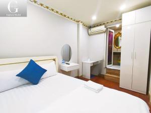 Postel nebo postele na pokoji v ubytování Crowne Hotel Bui Vien
