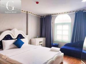 Postel nebo postele na pokoji v ubytování Crowne Hotel Bui Vien