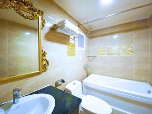Koupelna v ubytování Crowne Hotel Bui Vien