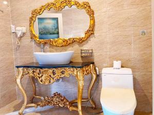Koupelna v ubytování Crowne Hotel Bui Vien