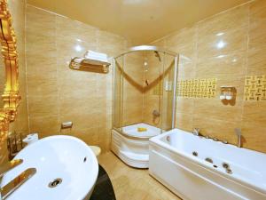 Koupelna v ubytování Crowne Hotel Bui Vien