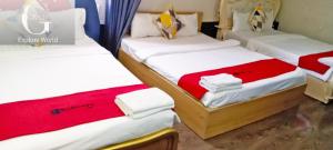 Postel nebo postele na pokoji v ubytování Crowne Hotel Bui Vien