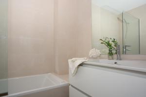Kúpeľňa v ubytovaní Living4Malaga Monte Sancha Deluxe View + 25 fotografií