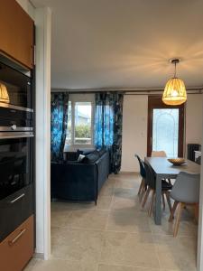 Kuchyň nebo kuchyňský kout v ubytování La Casita, 3 mn du ZooParc de Beauval + 8 fotografií