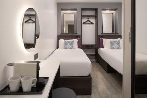 ロンドンにあるFour Points Flex by Sheraton London Shoreditch Eastの2ベッド 2鏡付きの部屋 +99枚の写真