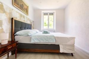 a bedroom with a large bed and a window at Maison de Maître in Tramelan