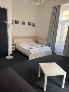 Postel nebo postele na pokoji v ubytování Welcome Hostel & Apartments Praguecentre