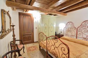 a bedroom with a bed and a wooden ceiling at Papa Paolo II in Venice