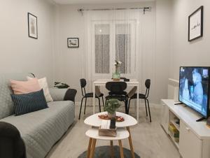a living room with a couch and a table at PISO BENITO in Ourense