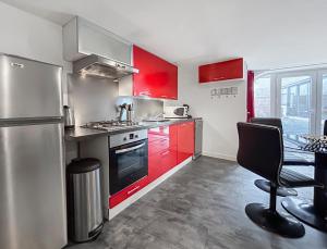 Cuisine ou kitchenette dans l'établissement Authentique séjour de charme Parc Naturel Du Pilat