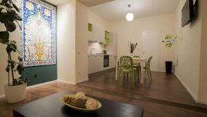 a kitchen and living room with a table and chairs at Le Lune di Diana in Matera