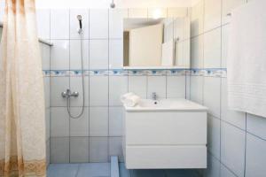Koupelna v ubytování Celeste Naxos + 26 fotografií