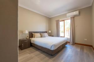 Voodi või voodid majutusasutuse BIG4 Stuart Range Outback Resort toas