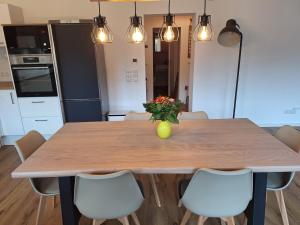 Kuchyň nebo kuchyňský kout v ubytování Ferienwohnung Maison Confortable mit Sonnenterrasse und Garten, Bad Ems, Koblenz, Montabaur, Wandern, Radfahren, Mountanbiketouren + 14 fotografií