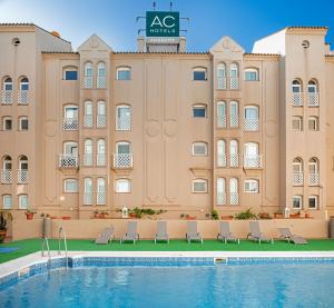 Bazén v ubytování AC Hotel La Línea by Marriott nebo v jeho okolí