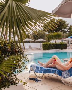 Bazén v ubytování Hotel Nathalie nebo v jeho okolí