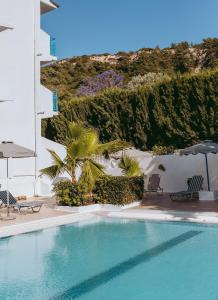 Bazén v ubytování Hotel Nathalie nebo v jeho okolí
