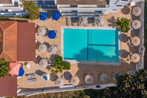 Bazén v ubytování Hotel Nathalie nebo v jeho okolí