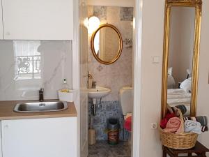 Koupelna v ubytování Spacious Apartment + 37 fotografií