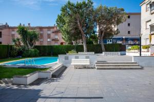 Bazén v ubytovaní AT005 Planta baja con piscina, airco, parking, playa a 600m alebo v jeho blízkosti