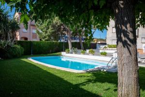 Bazén v ubytovaní AT005 Planta baja con piscina, airco, parking, playa a 600m alebo v jeho blízkosti