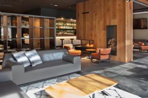 Гостиная зона в Acta Arthotel