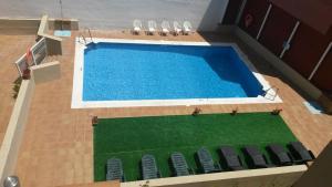 Bazén v ubytování AC Hotel La Línea by Marriott nebo v jeho okolí
