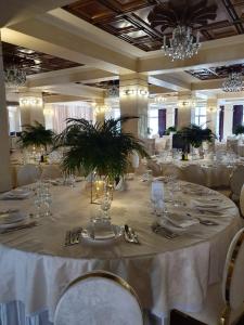 Restaurace v ubytování Hotel President Scornicesti