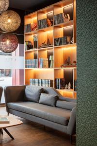 Гостиная зона в Acta Arthotel