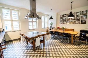 a kitchen and dining room with a table and chairs at Landhaus am Jungfernsee in Potsdam