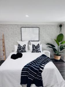 Voodi või voodid majutusasutuse Modern Escape with Open Yard toas
