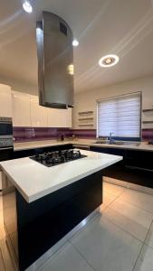 a kitchen with a white counter top and a stove at Stardust in San Ġwann