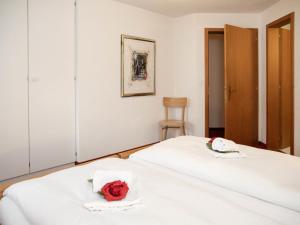 Postel nebo postele na pokoji v ubytování Apartment Chalet Abendrot apARTments-30 by Interhome