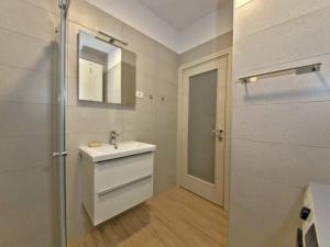 Kúpeľňa v ubytovaní Apartment Bellevue-2 by Interhome