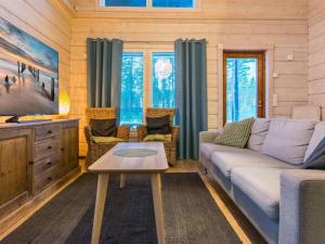 Posezení v ubytování Holiday Home Sinisen tien helmi by Interhome