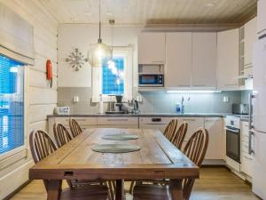 Kuchyň nebo kuchyňský kout v ubytování Holiday Home Sinisen tien helmi by Interhome + 22 fotografií