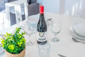 Napoje w obiekcie Casa Linda, Front the beach La Lucera, Ribiera del Sol Wifi, AC, Private Parking, Petfriendly