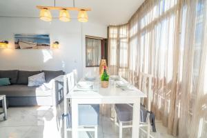 Część wypoczynkowa w obiekcie Casa Linda, Front the beach La Lucera, Ribiera del Sol Wifi, AC, Private Parking, Petfriendly