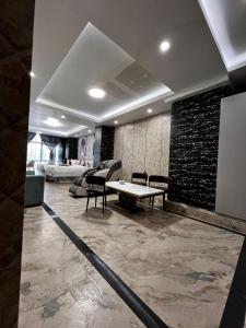 Khu vực ghế ngồi tại Hotel Robot