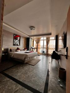 Giường trong phòng chung tại Hotel Robot