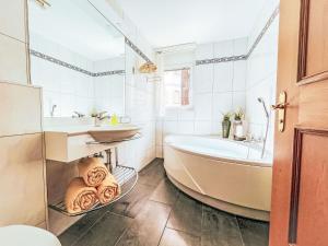 Phòng tắm tại Apartment Residence Chateau B-2 by Interhome