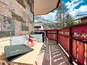 Ban công/sân hiên tại Apartment Residence Chateau B-2 by Interhome